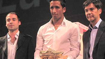 Lucas Barrios fue elegido el Mejor Jugador del Año por la revista El Gráfico