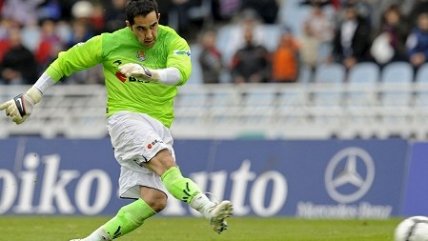 Claudio Bravo se transformó en goleador en España