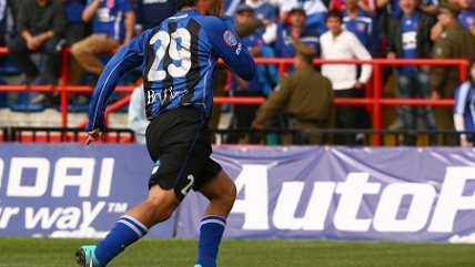 Carlos Aguiar marca un tempranero gol a Universidad de Chile
