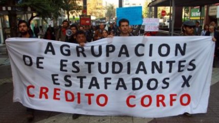   Estudiantes y apoderados protestaron por 
