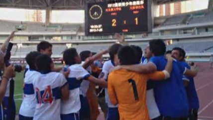 El festejo de la UC sub 15 tras ganar la Nike Premier Cup en China