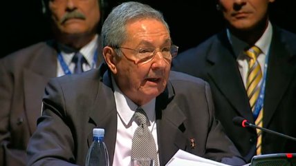   Con homenaje a Allende, Raúl Castro abrió discurso en Celac 