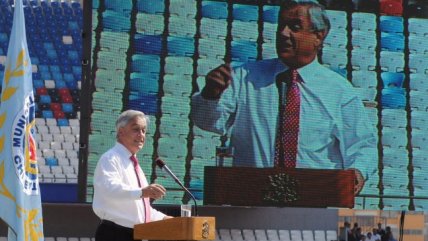 Piñera se equivocó en inauguración de estadio al saludar a "Elías Sánchez"