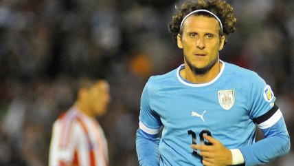 Forlán y Cavani comandarán ofensiva uruguaya ante Venezuela