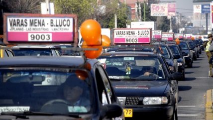   Colectiveros protestan por precio del combustible 