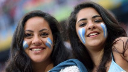 Las bellas hinchas argentinas celebraron la clasificación de su selección a la final