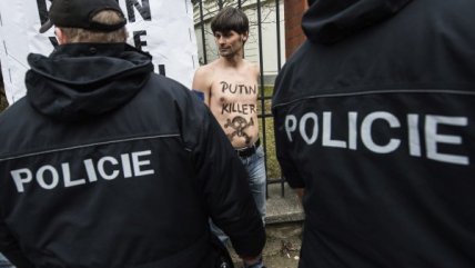 Protesta en embajada rusa para exigir liberación de piloto ucraniana