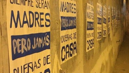 Hinchas de la UC se burlaron de U. de Chile con afiches