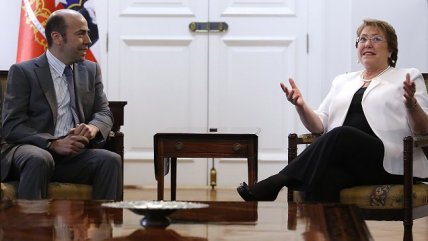   Bachelet recibió en La Moneda al nuevo contralor 