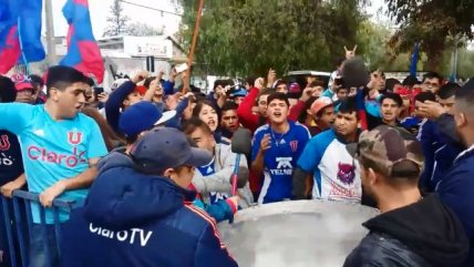 El ambiente que armaron los hinchas en el "banderazo" de U. de Chile