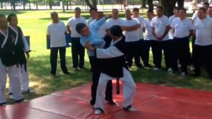   Joaquín Lavín se sometió a clase de defensa personal 