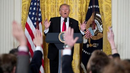   Jóvenes comunistas protestaron contra Donald Trump en Santiago 