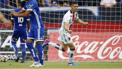 Mauro Caballero tomó ventaja del fallo de Herrera y marcó el empate de Palestino ante U. de Chile