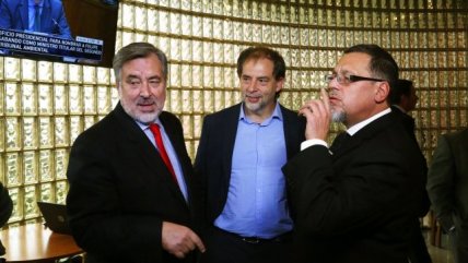   Alejandro Guillier se reunió con senadores del PPD 