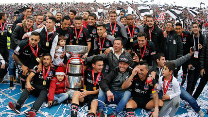 La celebración de Colo Colo tras ganar la Supercopa