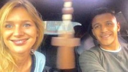 Alexis Sánchez aprovechó el día libre de la selección con su familia y Mayte Rodríguez