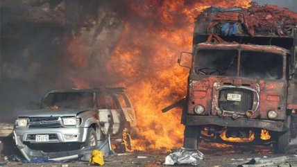 Al menos 215 muertos dejó atentado con camiones bomba en Somalia
