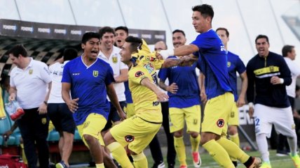 Meneses aprovechó error de U. Española y anotó con un "globito" para U. de Concepción