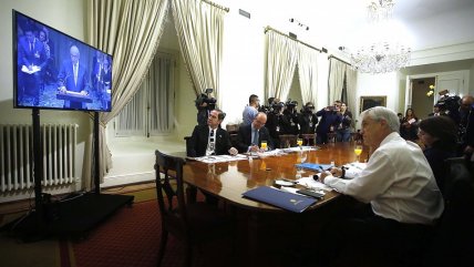   Presidente Sebastián Piñera siguió por TV los alegatos en La Haya junto a Hernán Larraín 