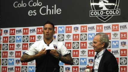 Lucas Barrios fue presentado como flamante refuerzo de Colo Colo