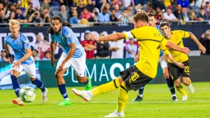 ¡Bravo casi lo ataja! Gotze marcó de penal el gol del triunfo de B. Dortmund ante Manchester City
