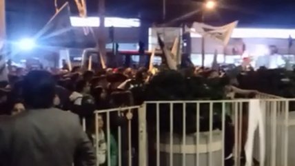 Hinchas de Deportes Temuco brindaron caluroso "banderazo" previo al choque con San Lorenzo