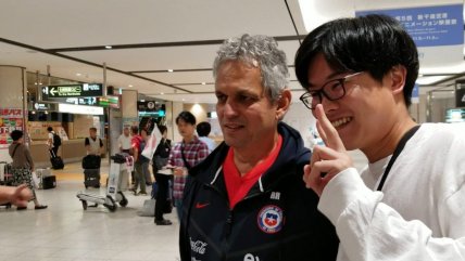 Reinaldo Rueda llegó a Japón para la gira asiática de la selección chilena