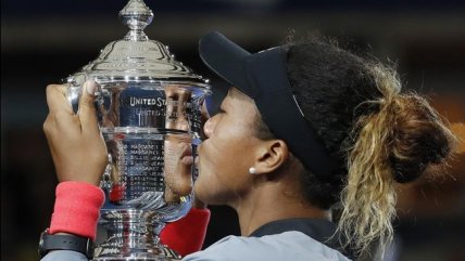 Una emocionada Naomi Osaka se quedó con el trofeo del US Open