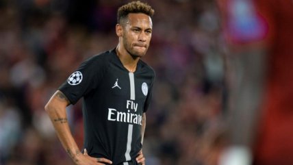 El gran gesto de Neymar con un niño que ingresó a la cancha en duelo de París Saint-Germain