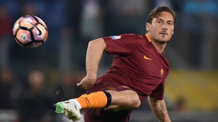 Celebramos el cumpleaños de Francesco Totti a punta de golazos