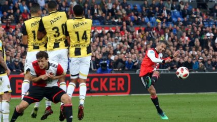 Robin Van Persie marcó un golazo para el triunfo de Feyenoord y luego se fue expulsado