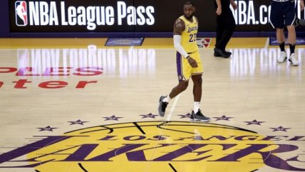 LeBron James debutó como dueño de casa con la camiseta de los Lakers