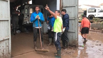 Rafael Nadal trabajó junto a vecinos en la limpieza de sectores inundados en Mallorca