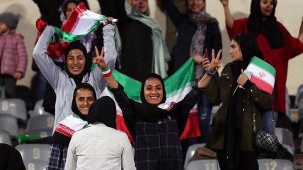 Autoridades iraníes permitieron el ingreso de mujeres al estadio tras 37 años