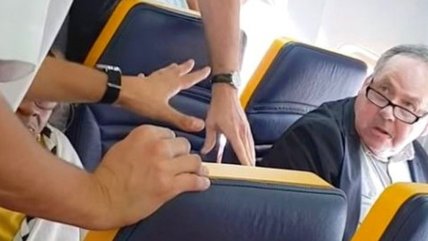   Los insultos racistas de un hombre que no quería viajar junto a una mujer negra 