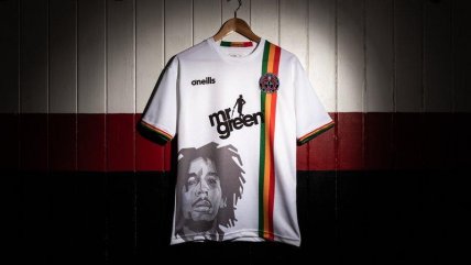 Equipo irlandés lanzó camiseta que homenajea a Bob Marley