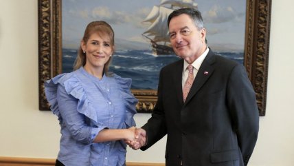   La reunión del canciller Ampuero con la embajadora de Guaidó 