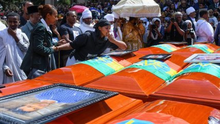  Etiopía despidió a víctimas de tragedia aérea con masivo funeral simbólico  