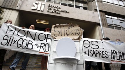  Trabajadores a honorarios protestaron en frontis del SII  