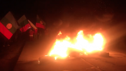  Grupo mapuche cortó camino entre Puerto Aysén y Coyhaique  