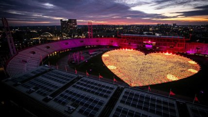  Miles de linternas encendidas en Amsterdam en campaña contra el cáncer  