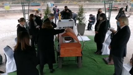 Acusan a familia Piñera de incumplir protocolo en funeral de su tío Bernardino  