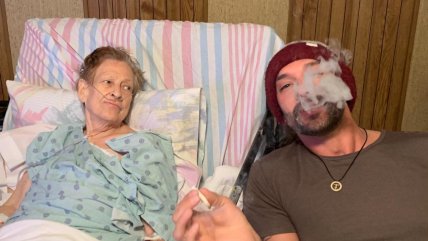   Abuela supo que le quedaban pocas horas de vida y las pasó fumando marihuana con su nieto 