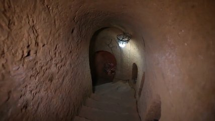   Hombre excavó por 23 años una cueva de siete pisos con solo martillo y cincel 