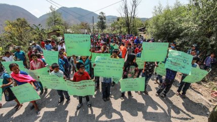   Niños marchan contra violencia y cambian armas por juguetes en sur de México 