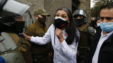   Dirigentes de la CUT fueron detenidos cuando intentaron dejar carta en La Moneda 