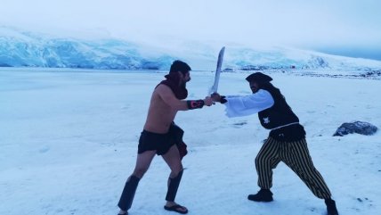   Con disfraces, la Base 