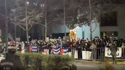   Cubanos en Chile se manifestaron frente al consulado en apoyo a protestas en la isla 