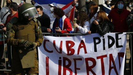 Adherentes y detractores de la dictadura cubana se enfrentaron en Santiago  