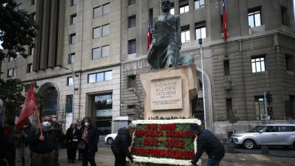  Día del Socialismo en Chile: Militantes visitaron monumento a Salvador Allende  